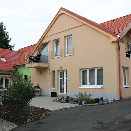 Penzion Kotvas Milovice  Exteriör bild