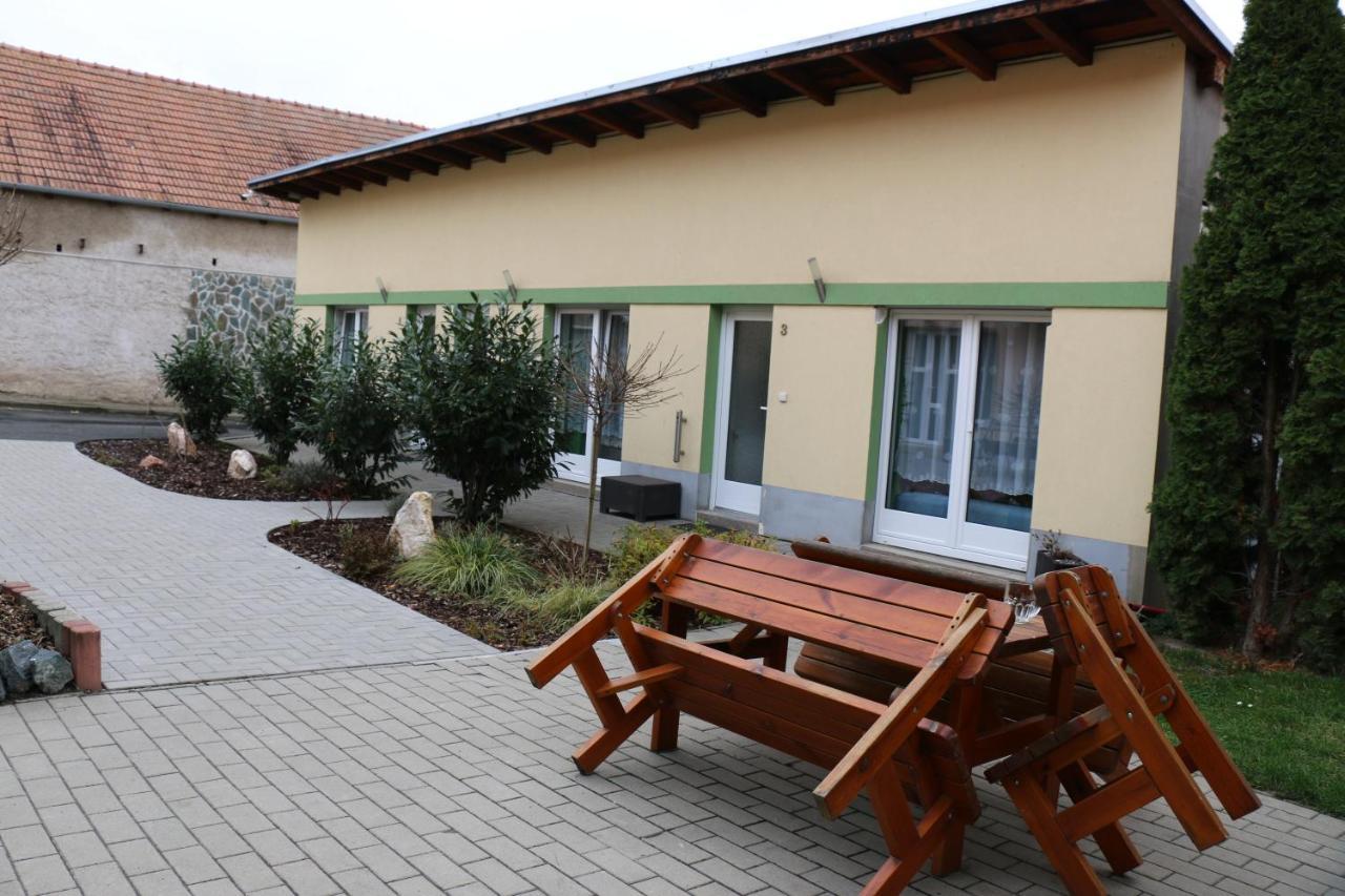 Penzion Kotvas Milovice  Exteriör bild